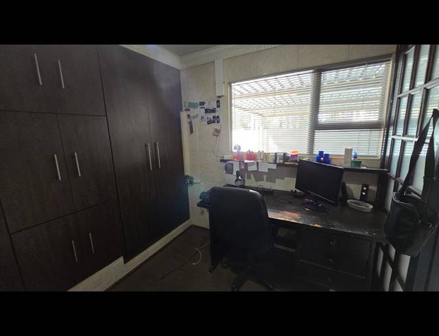 3 BEDROOM FREEHOLD FOR SALE IN MAYBERRY PARK